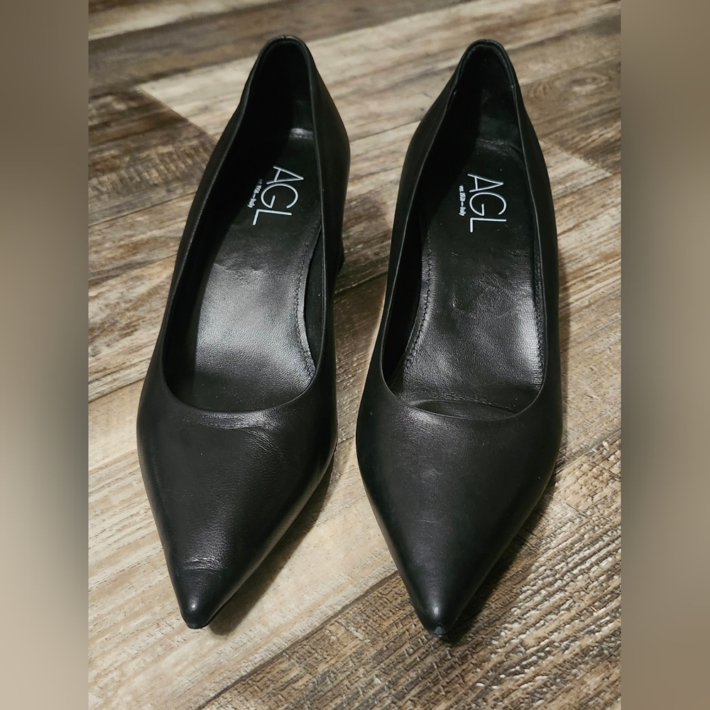 AGL Women's Black Leather Pumps Size (10.5)40 1/2 EUC